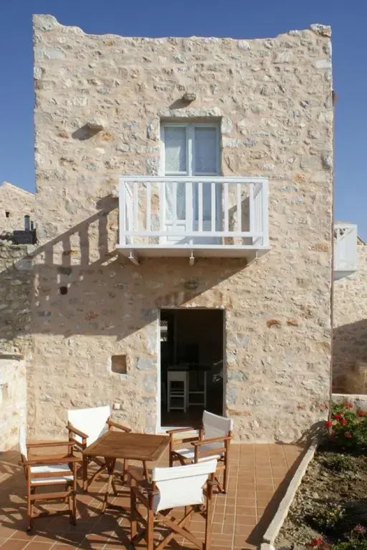 To Karavi Guesthouse