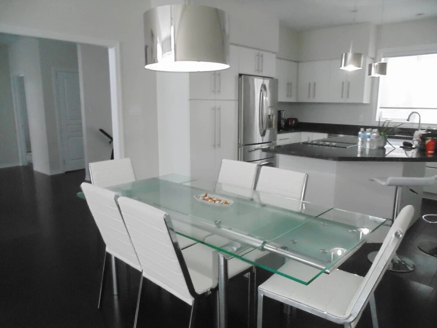 Luxury White House In Oakville Free Ev Charging