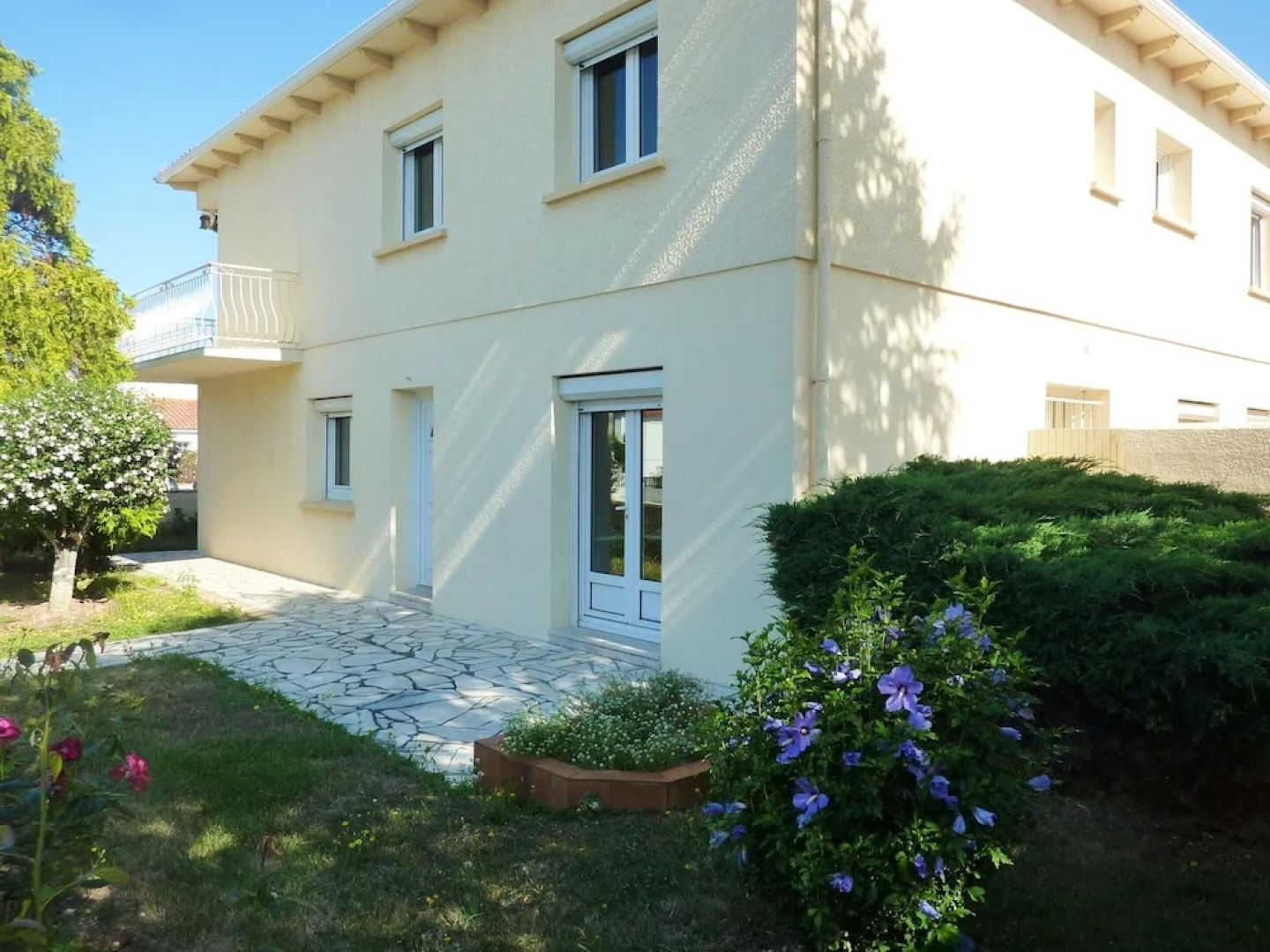 Apartment With 3 Bedrooms In Aytre With Enclosed Garden And Wifi