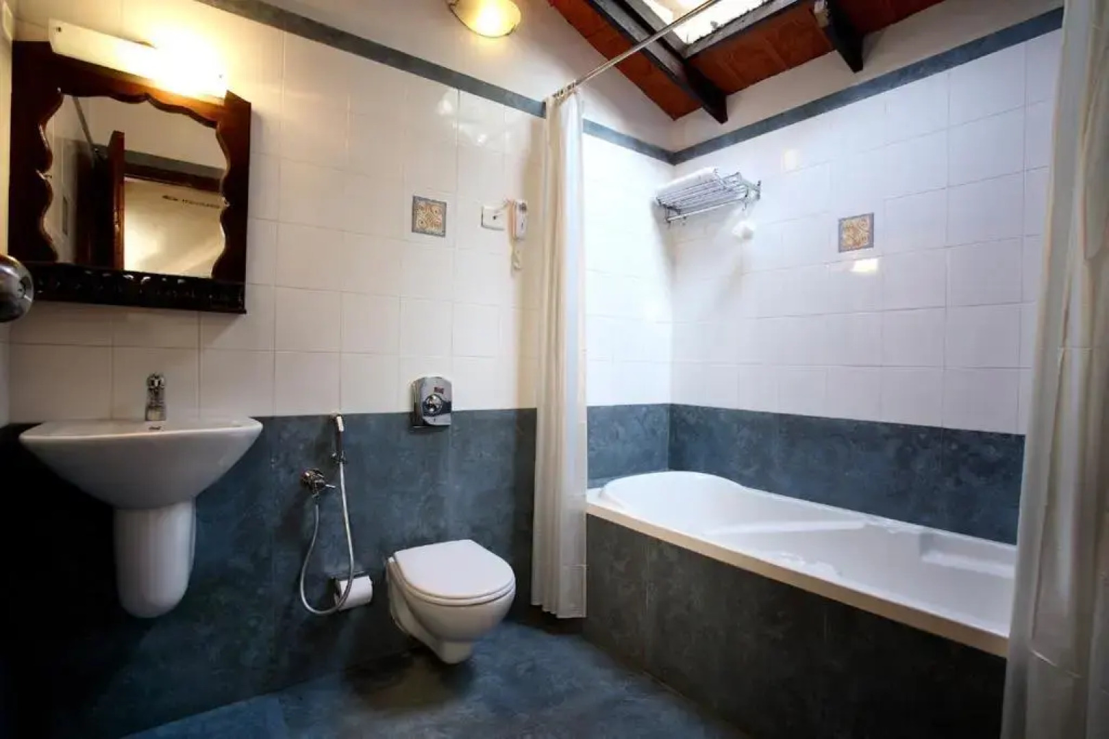 Vembanad House Boutique Back Water Homestay