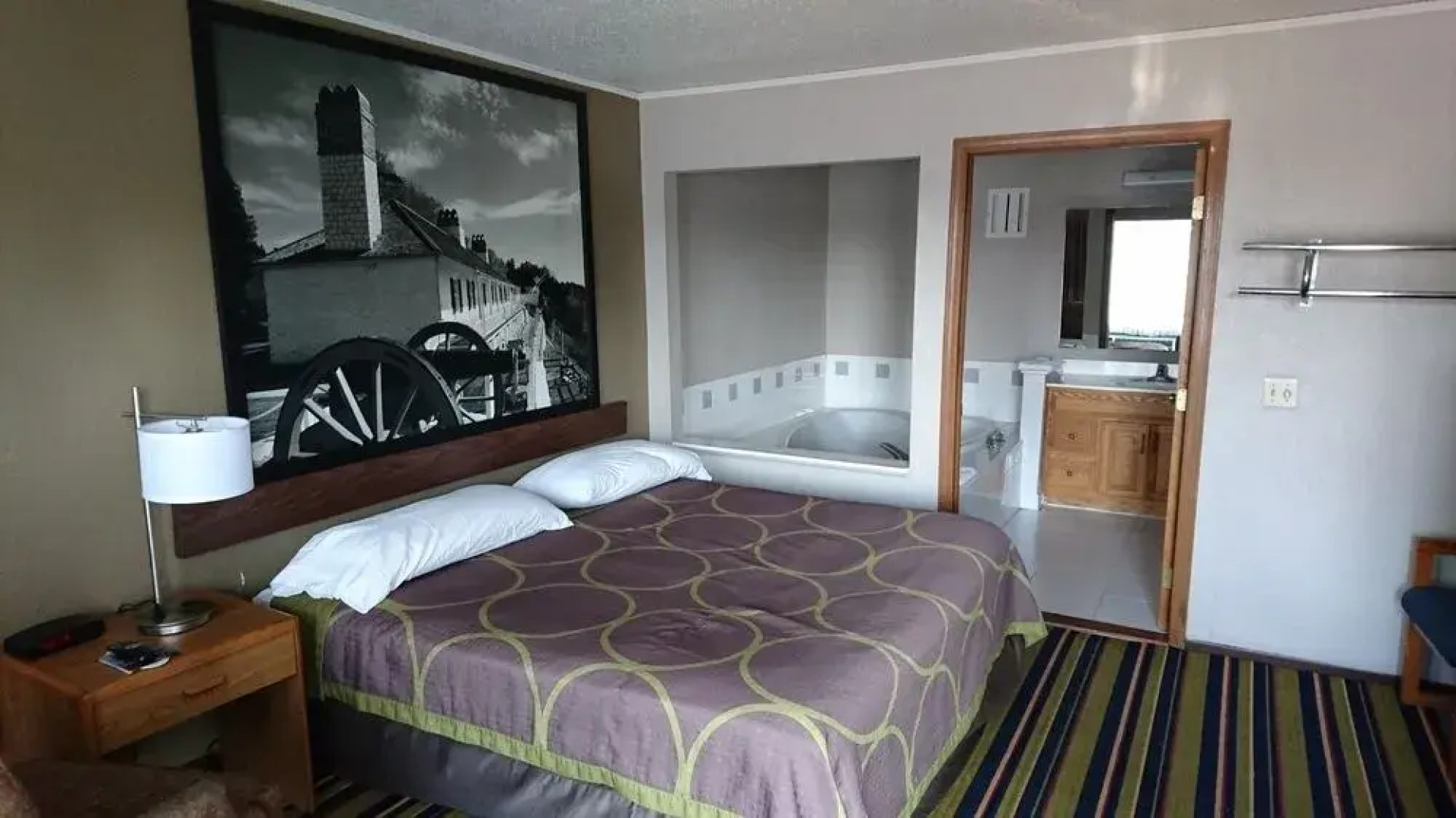 Super 8 Flint/Burton Area