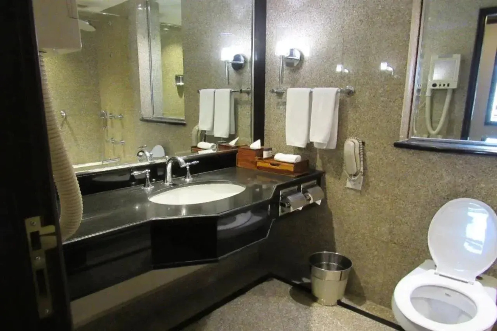 Eros Hotel New Delhi, Nehru Place