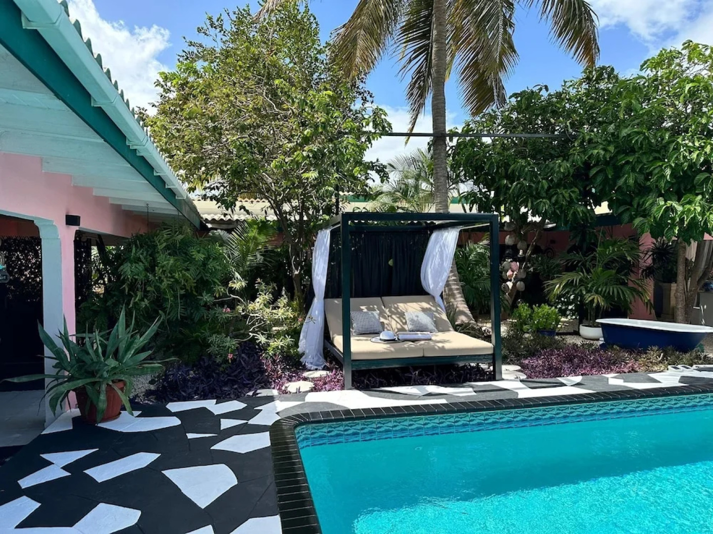 THUISHAVEN adults-only boutique resort