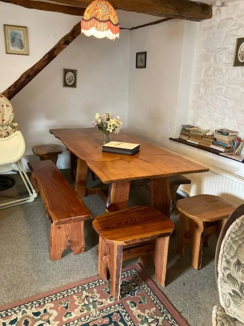 Cosy Stone Cottage on Llanllwni Mountain