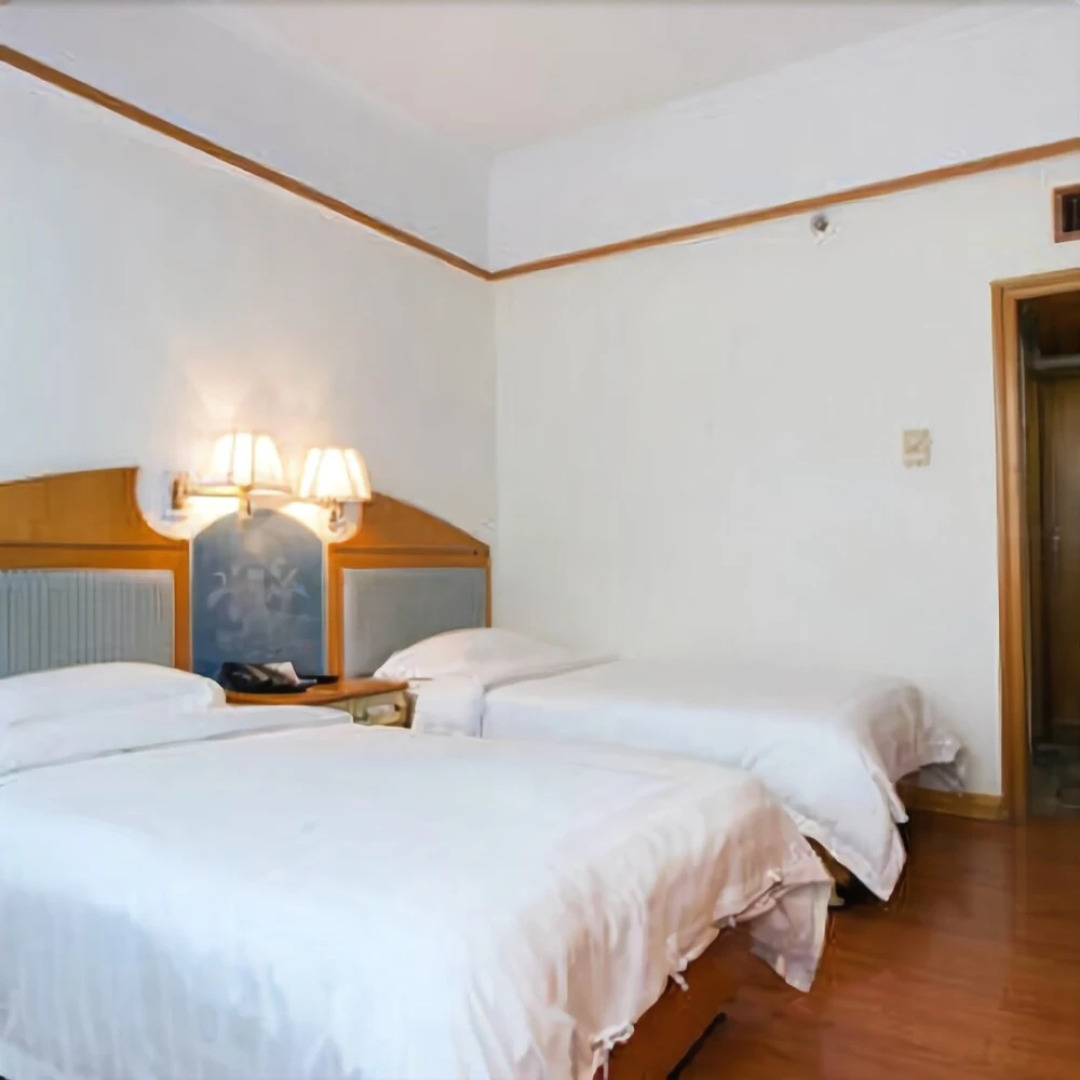 Yuhai Hotspring Hotel