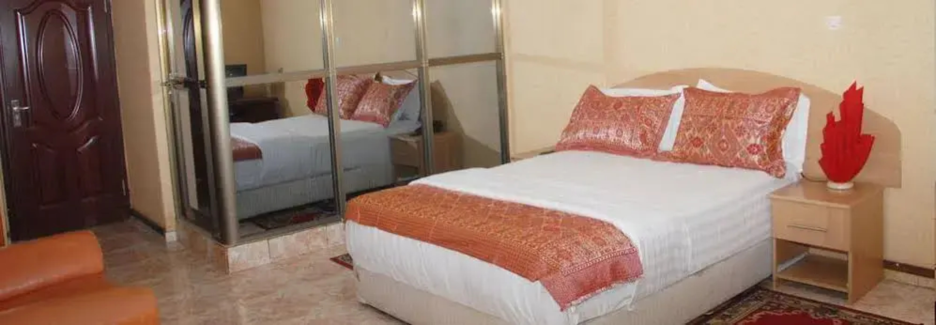 Scola Hotel and Apartment