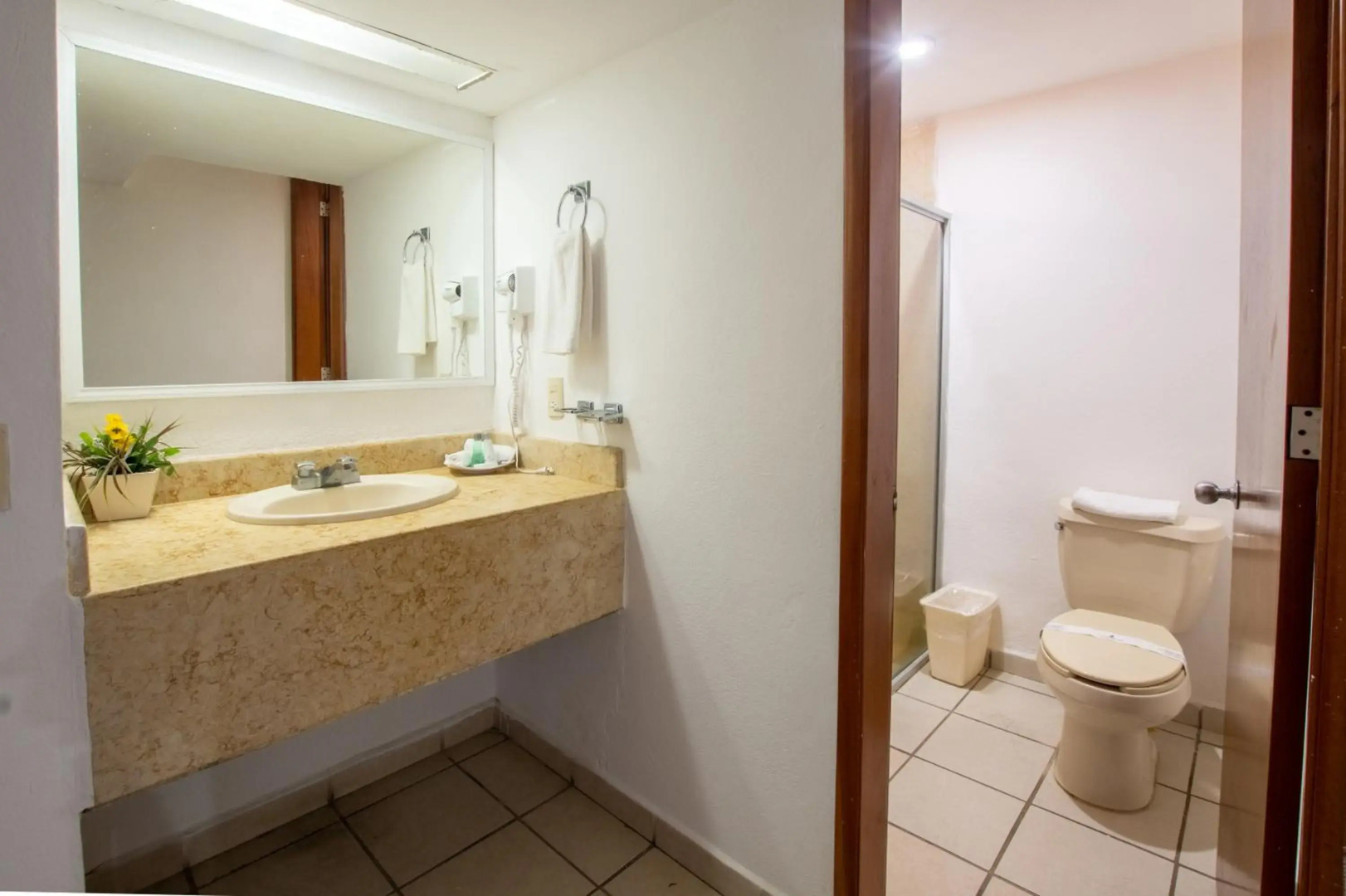 Costa De Oro Beach Hotel