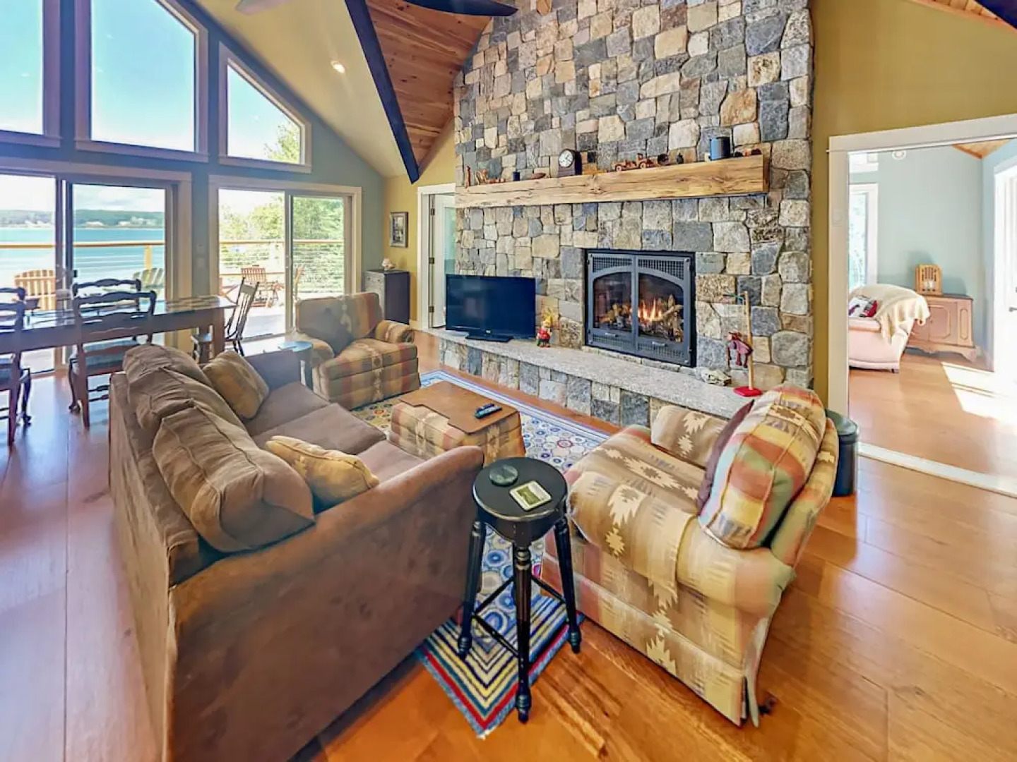 24 Meadow Point Rd Cottage 3 Bedrooms 2.5 Bathrooms Cottage