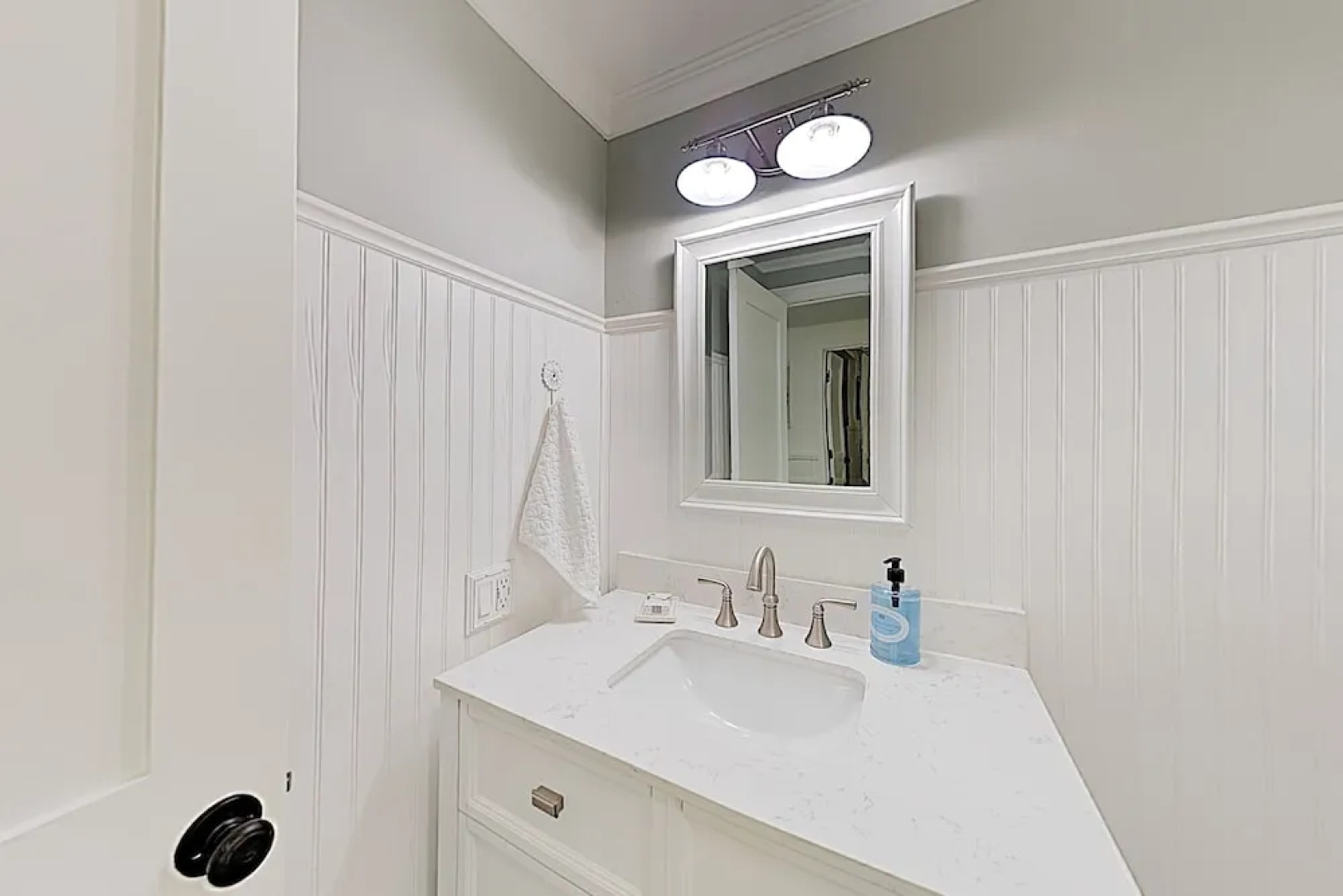 New Listing! Opulent W/ Hot Tub, Guest Suite 4 Bedroom Home