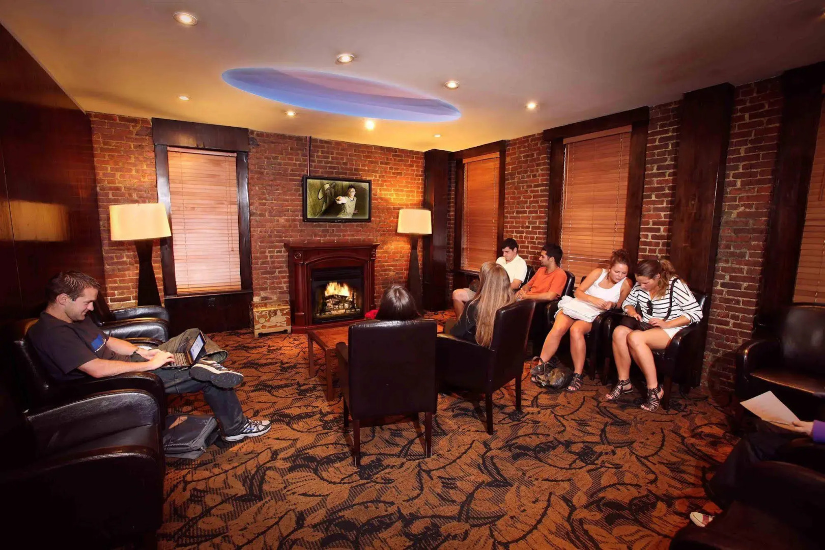 Broadway Hotel and Hostel