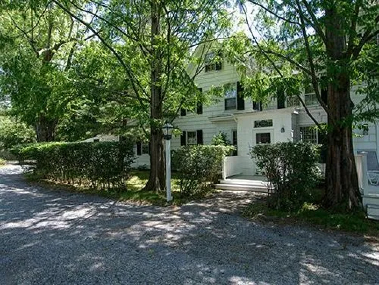 Village Latch Inn Hotel