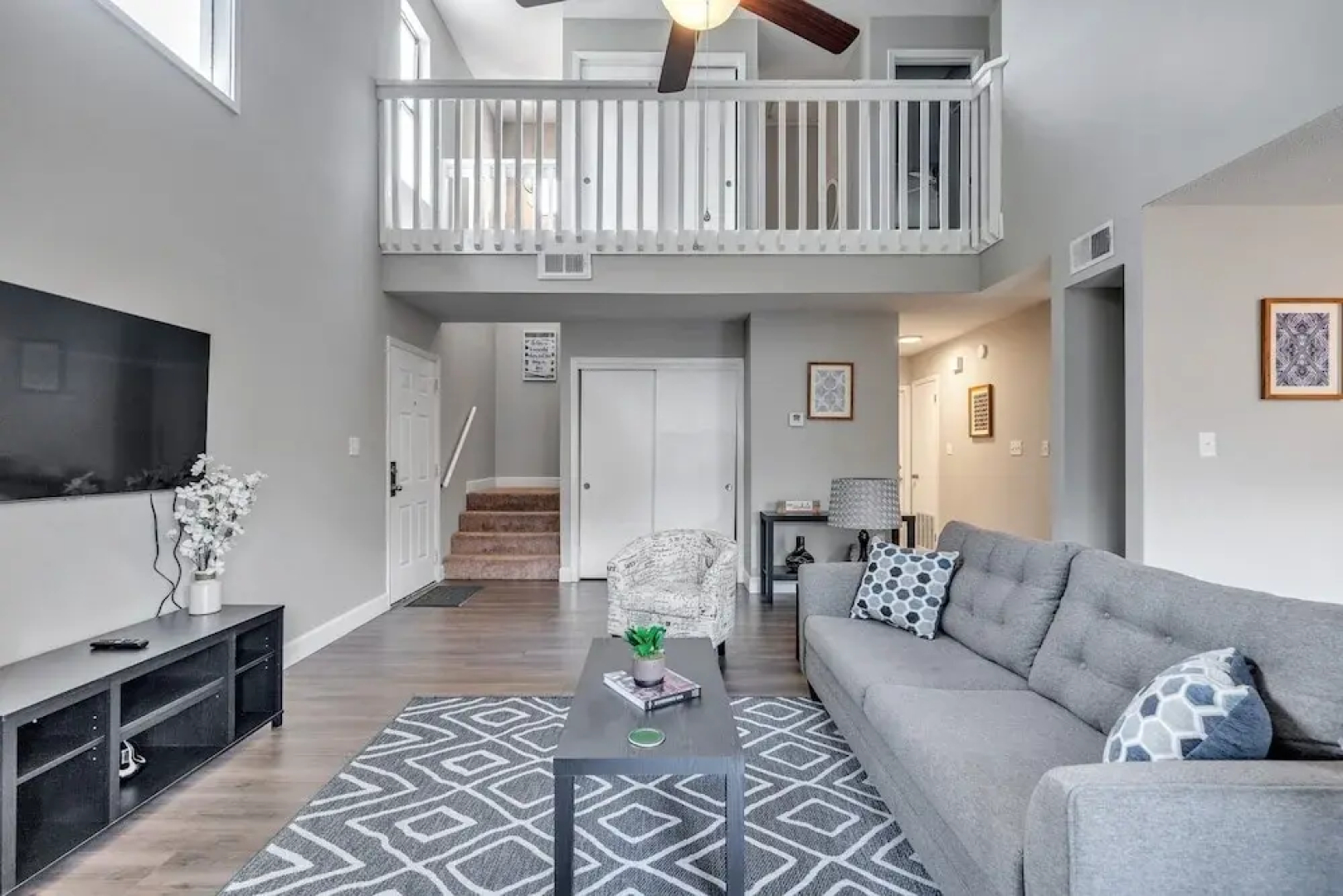 Eagles Nest 2 Bedroom Townhouse by Redawning