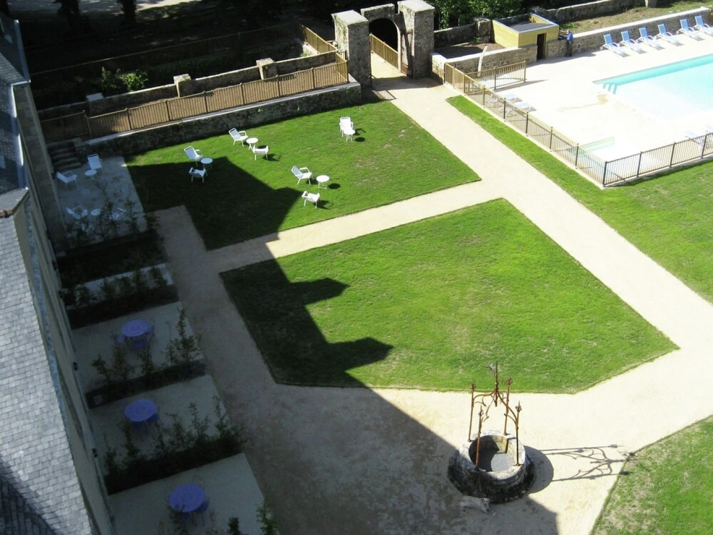 Nice Apartment in a Castle not far From the Breton Beaches