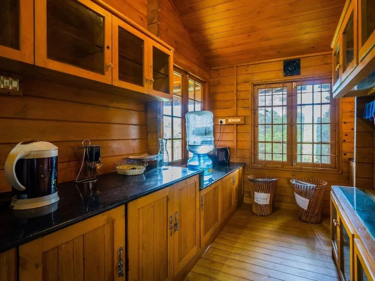 OYO 14514 Home Riverside Cottage Vyttila