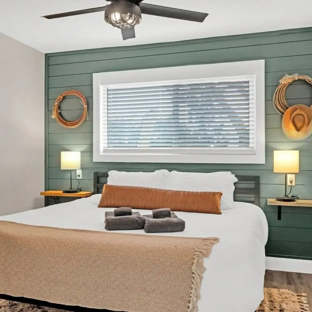 Spacious 4BR Home Near Grand Canyon Sleeps 10