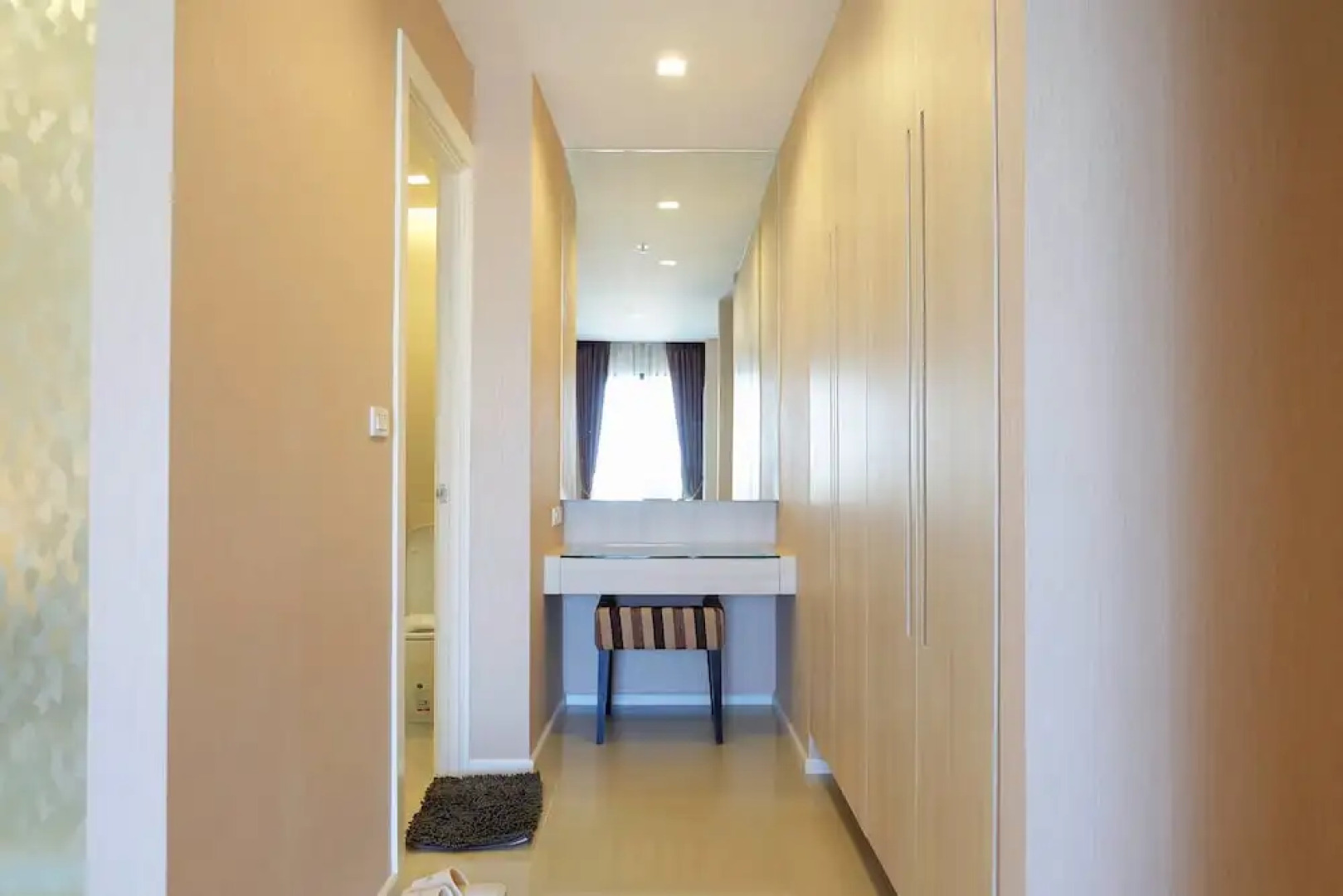 Kanyarat Lakeview Condominium by Wilai