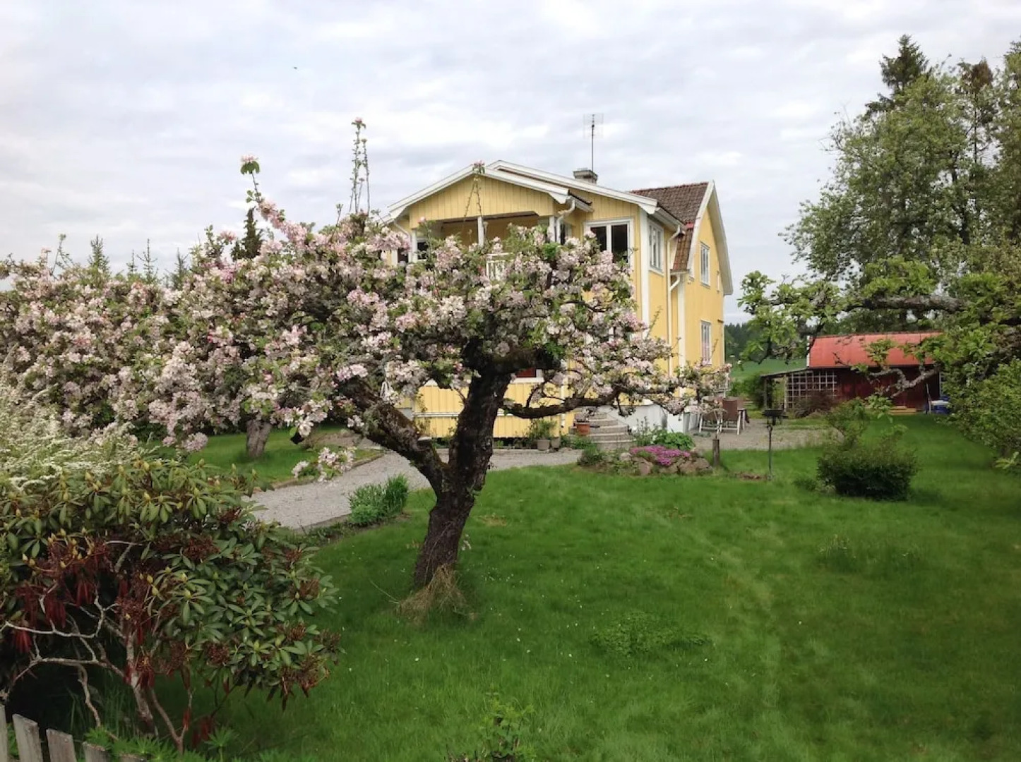 Charmig villalägenhet 150 meter från Vänerns strand