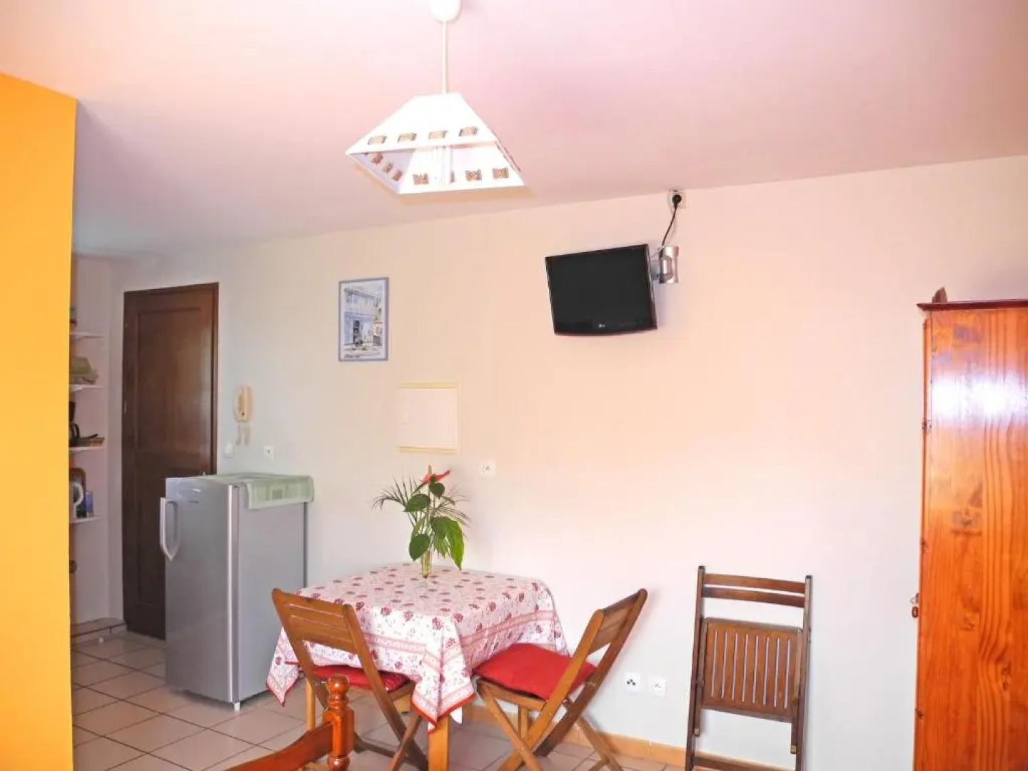 Les Hibiscus de la Rivière