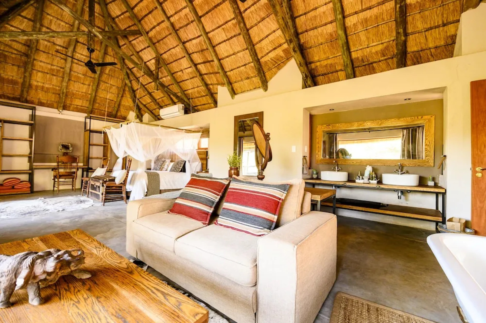 Toro River Lodges Big 5 Exclusive Safari
