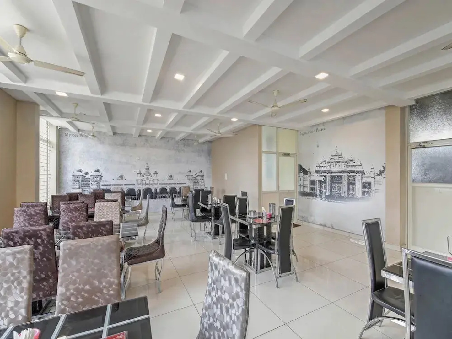 OYO 24959 Slv Royal Inn