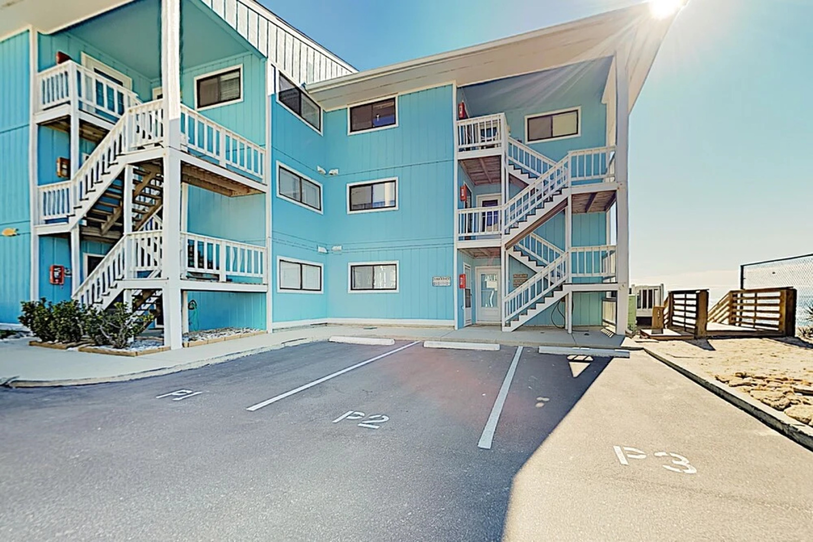 New Listing! Oceanfront W/ Balcony & Pool 1 Bedroom Condo