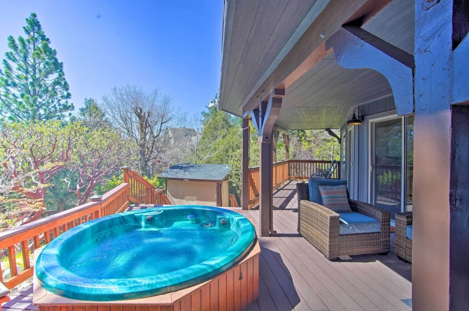 Stunning Lake Arrowhead Home: Decks & Hot Tub