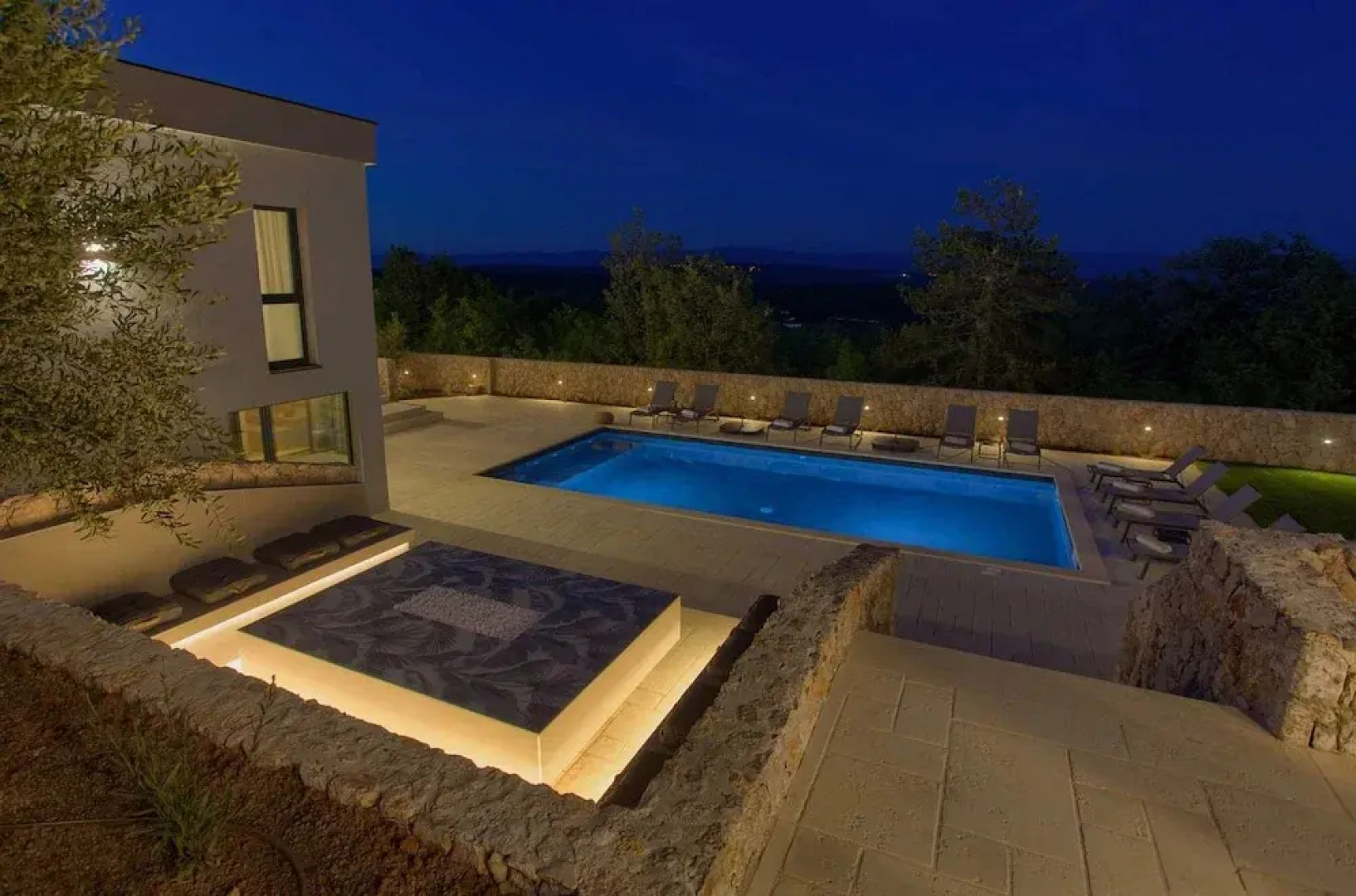 Villa Astrum With Heated Pool Jacuzzi and Sauna