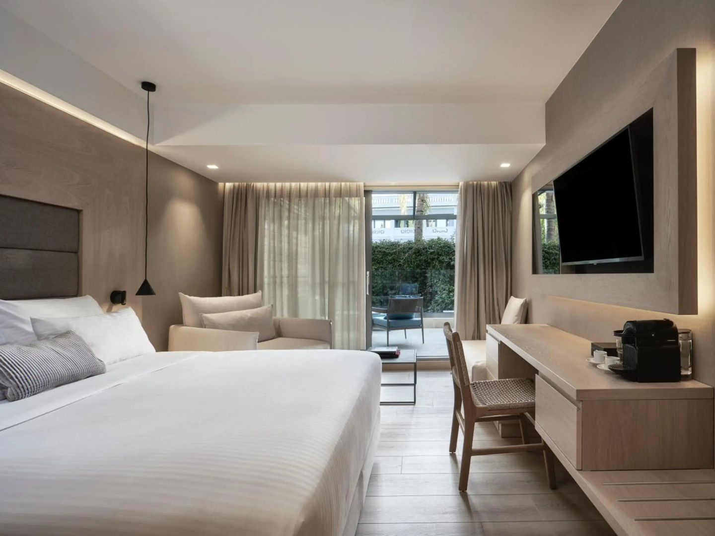 Sea View Cityscape Hotel