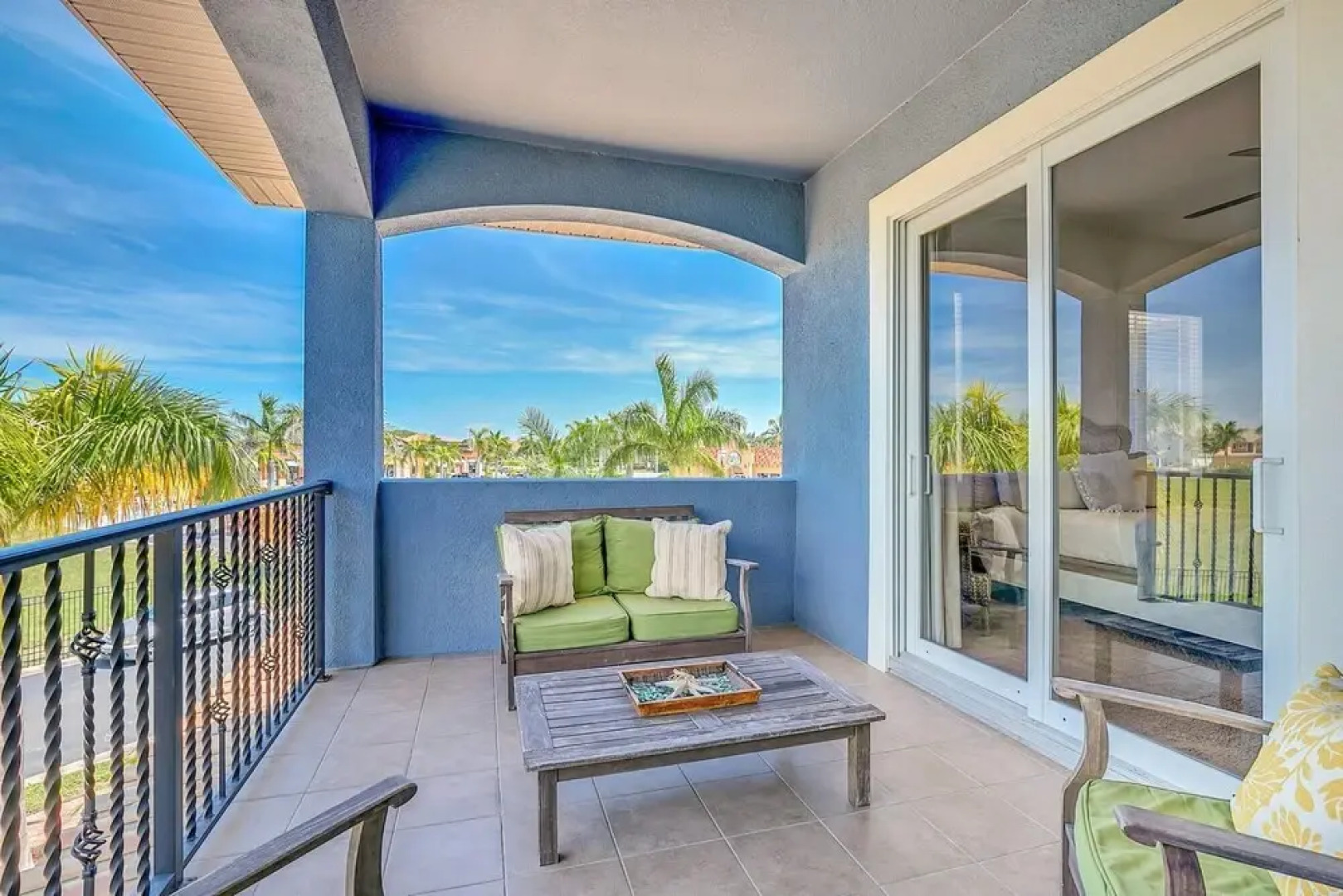 Upscale Private Home 10-min Walk to Canova Beach