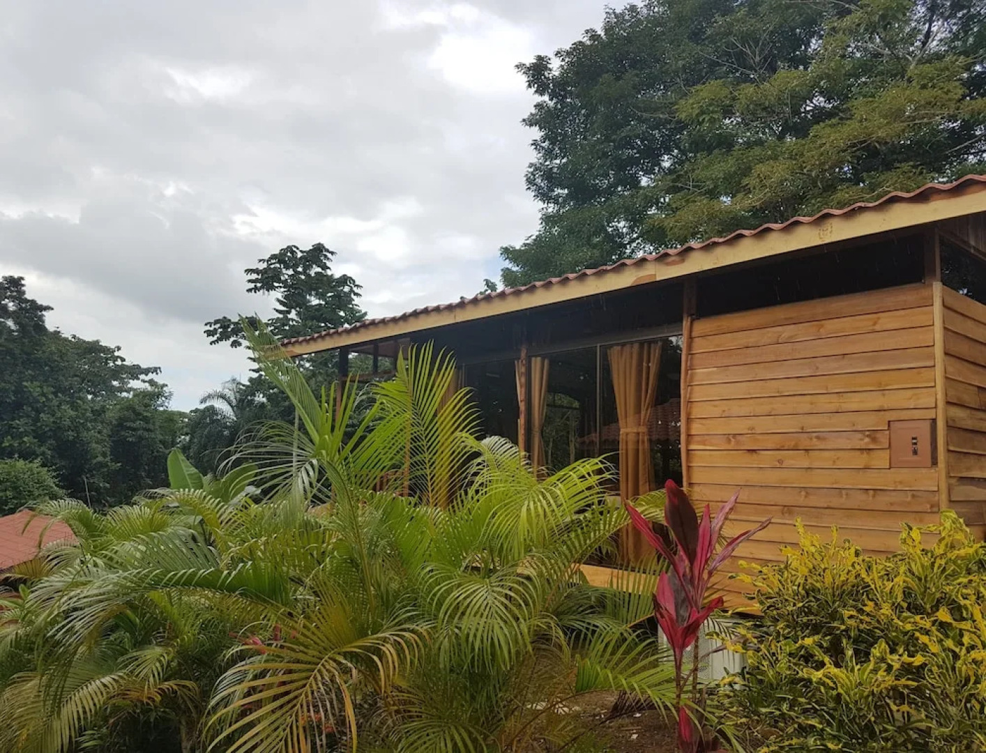 Hotel Heliconias Nature Inn & Hot Springs