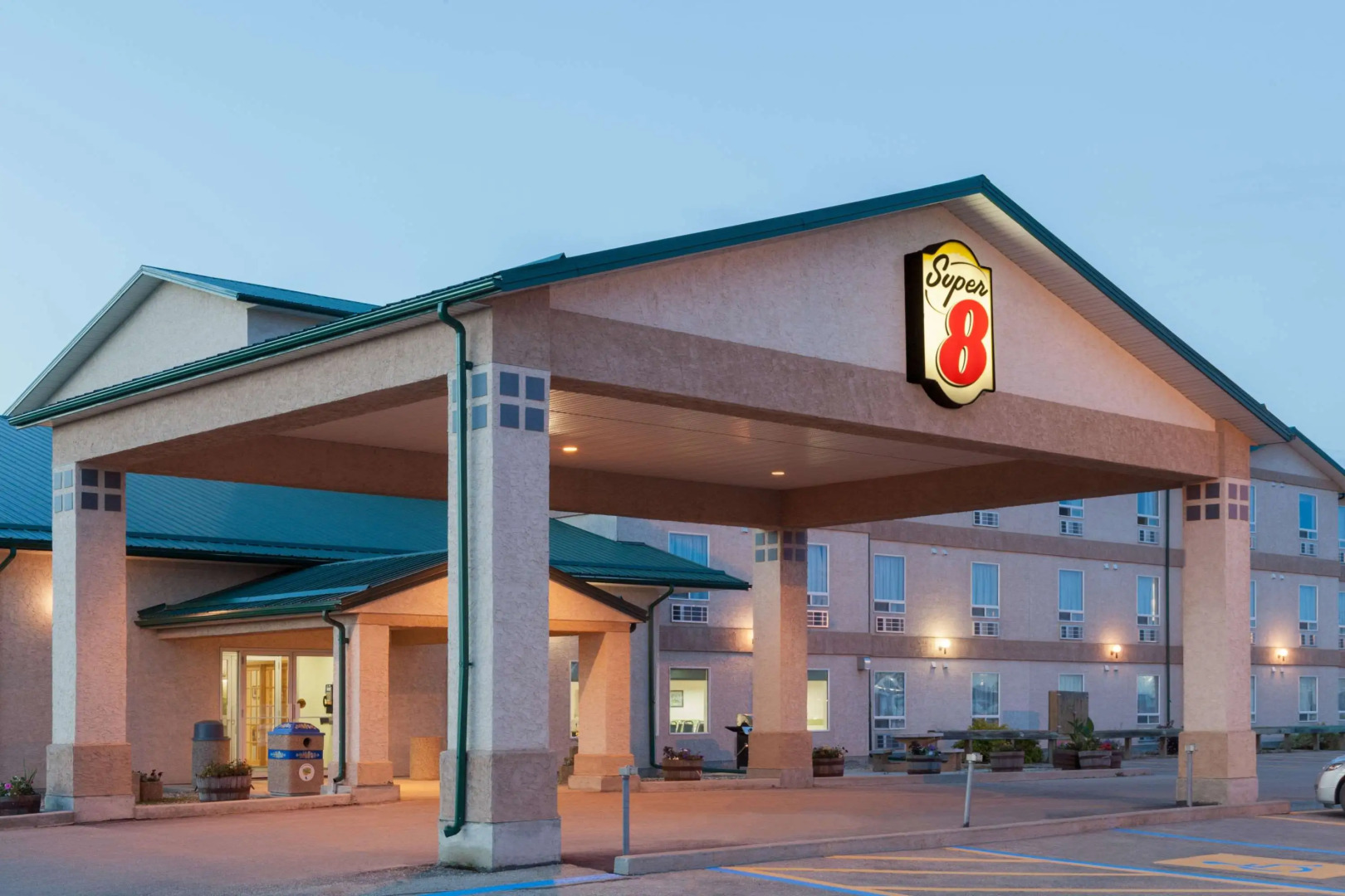 Super 8 by Wyndham Swan River MB