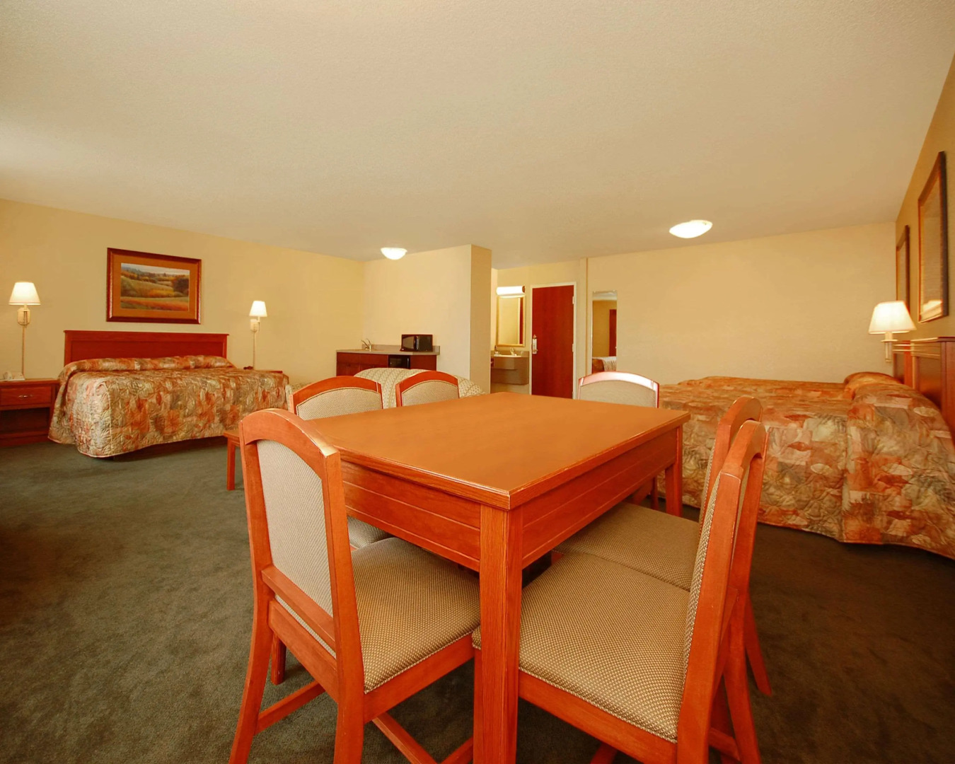 Econo Lodge Inn & Suites Kearney