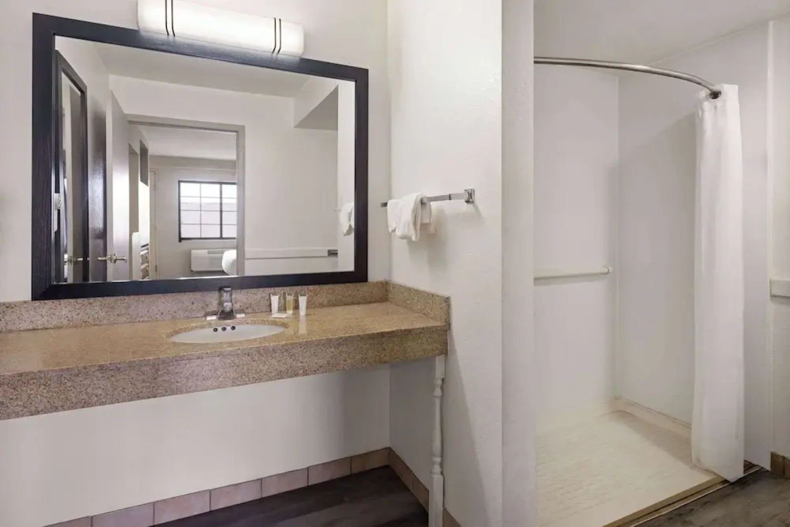 Days Inn & Suites Kokomo