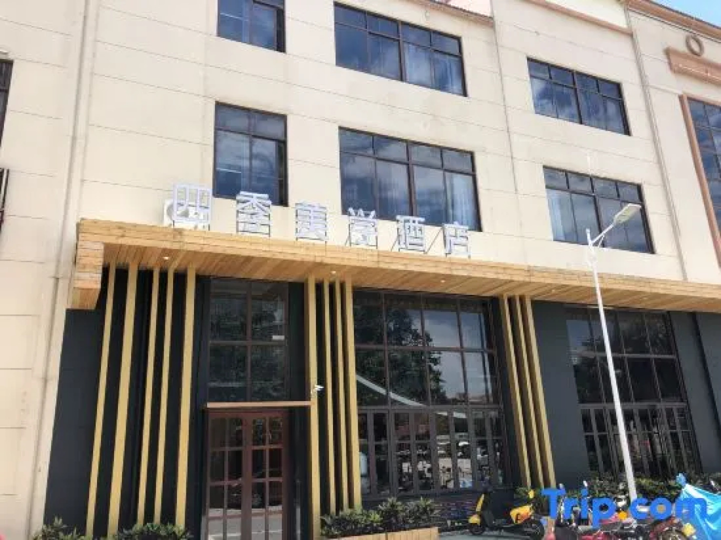 Four seasons aesthetic Hotel