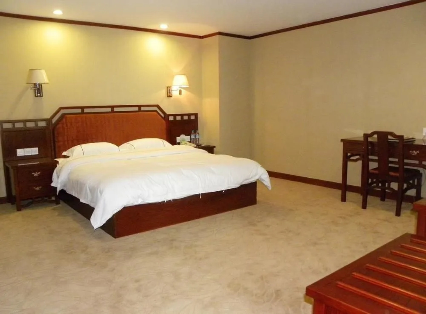 Century Plaza Qidu Hotel