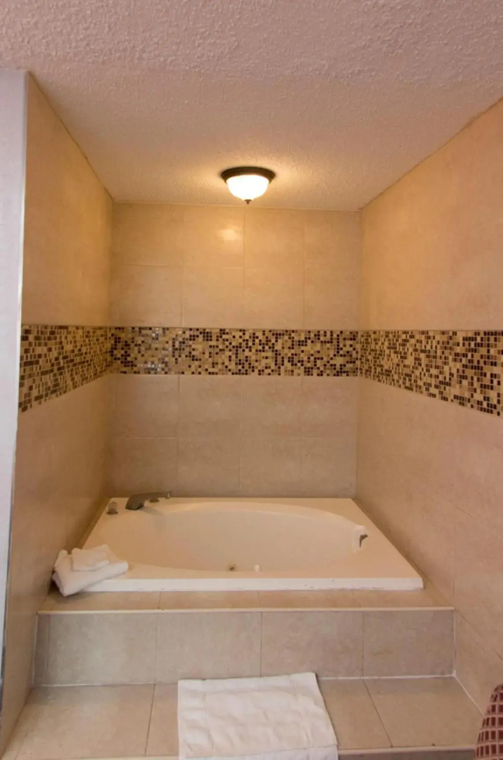 Scottish Inn and Suites