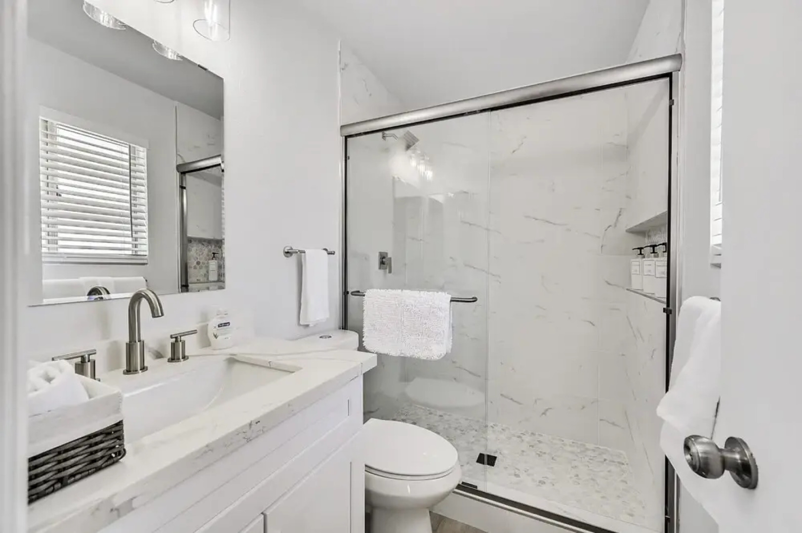 Saratoga A Bright Modern Pool Home in Vegas