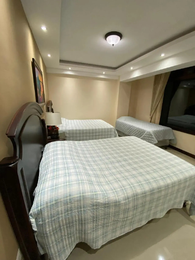 Torres de Atitlan 4 Bdrm-3 Bthrm Full Floor - for 10 people