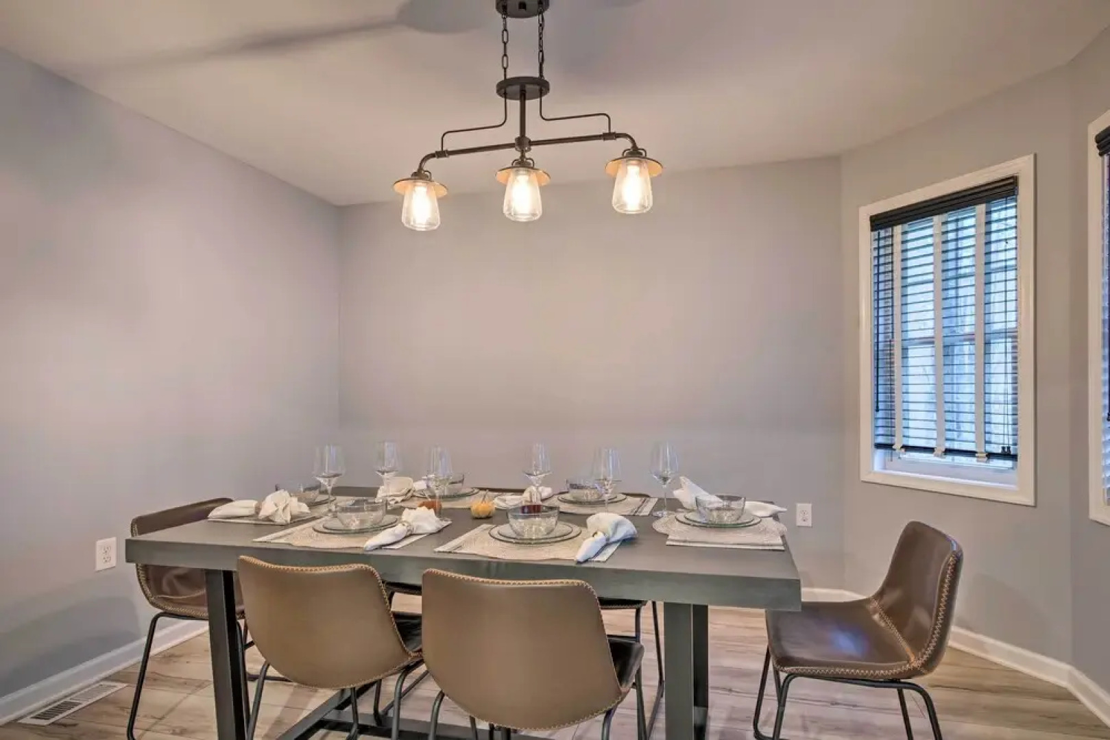 Beautiful Pocono Lake Cottage w/ Game Room!