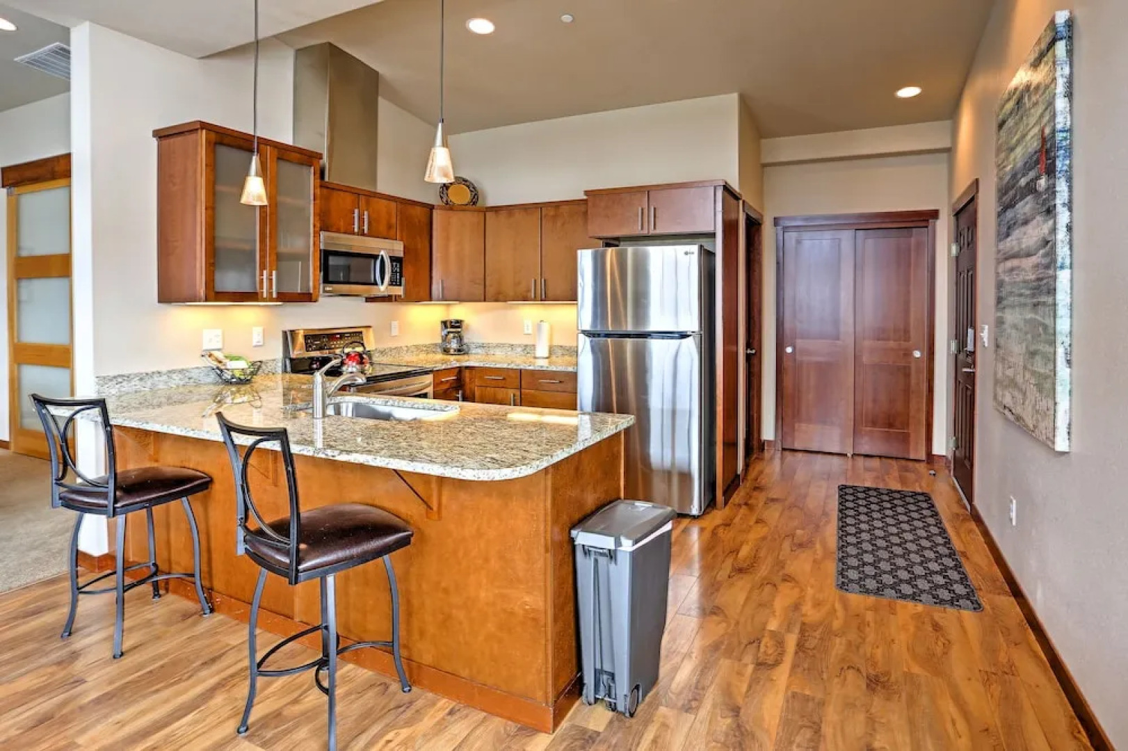 Breezy Lake Chelan Condo w/ Pool & Hot Tub Access!