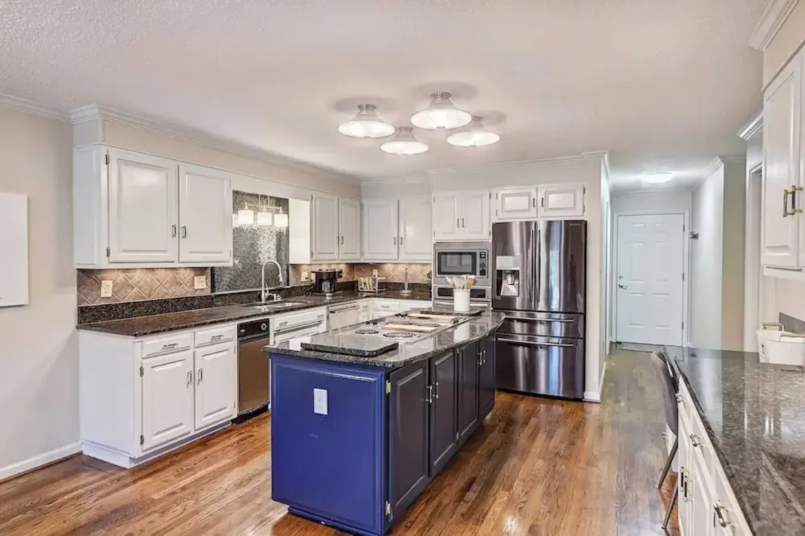 Lakefront Home Private Dock, Tiki Bar, Firepit Shore to Please by Avantstay