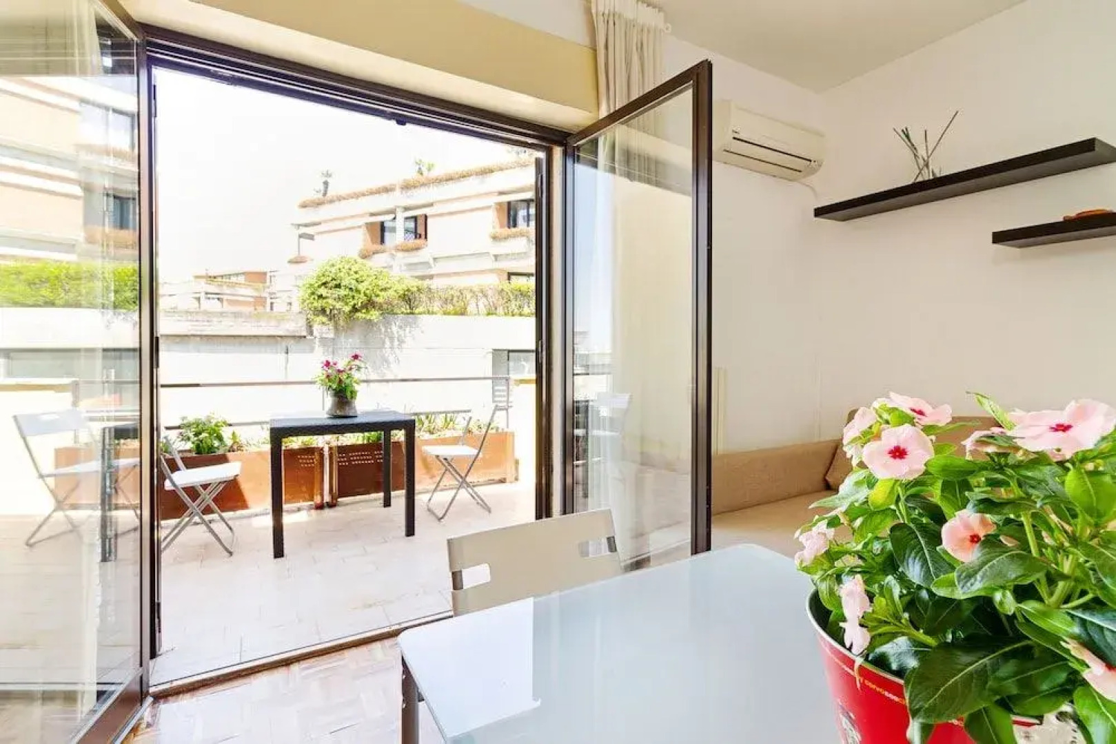 Le Palme Apt with Terrace and Sea View