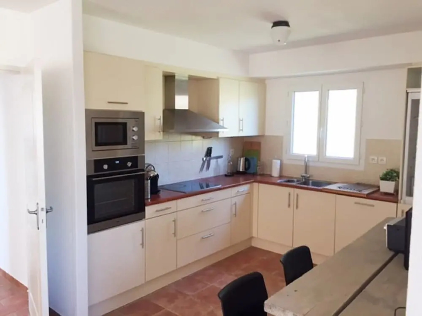 Beautifully located holiday villa with private swimming pool and lovely view!