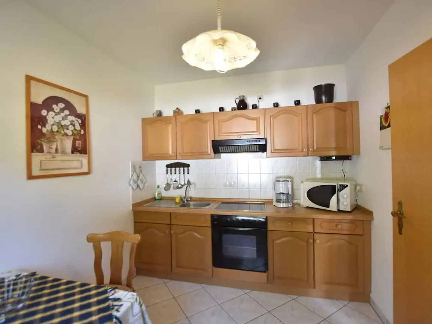 Luxurious Apartment in Wischuer With Fenced Garden, Barbecue