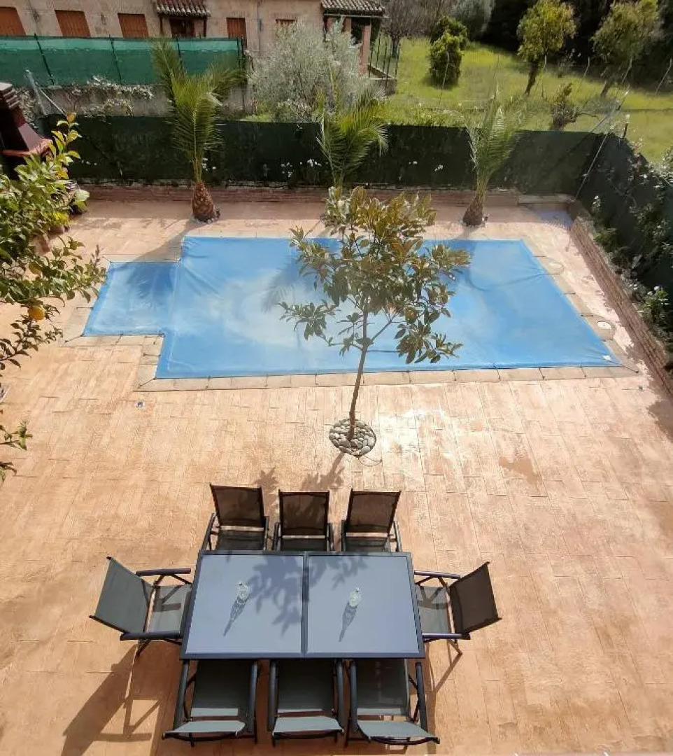 Casa Entre Rosales - VuT-AV-617