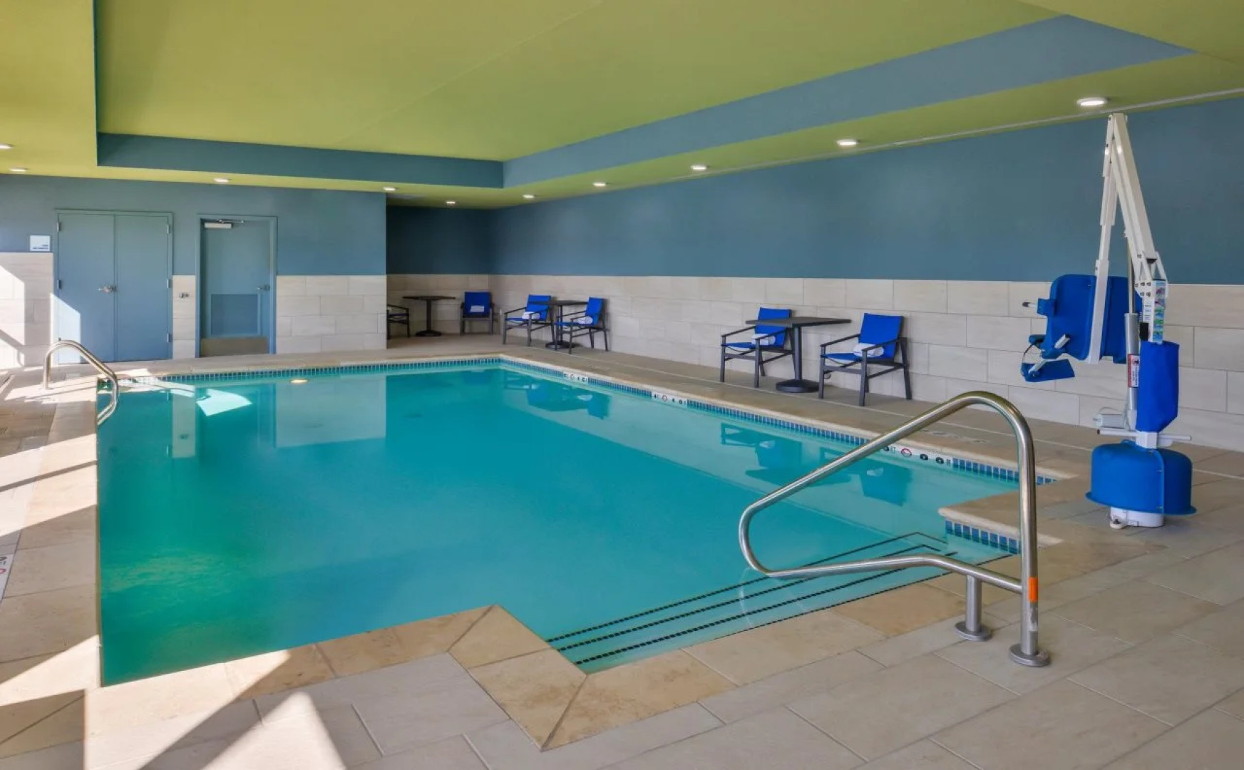 Holiday Inn Express & Suites Kansas City - Lee's Summit by IHG