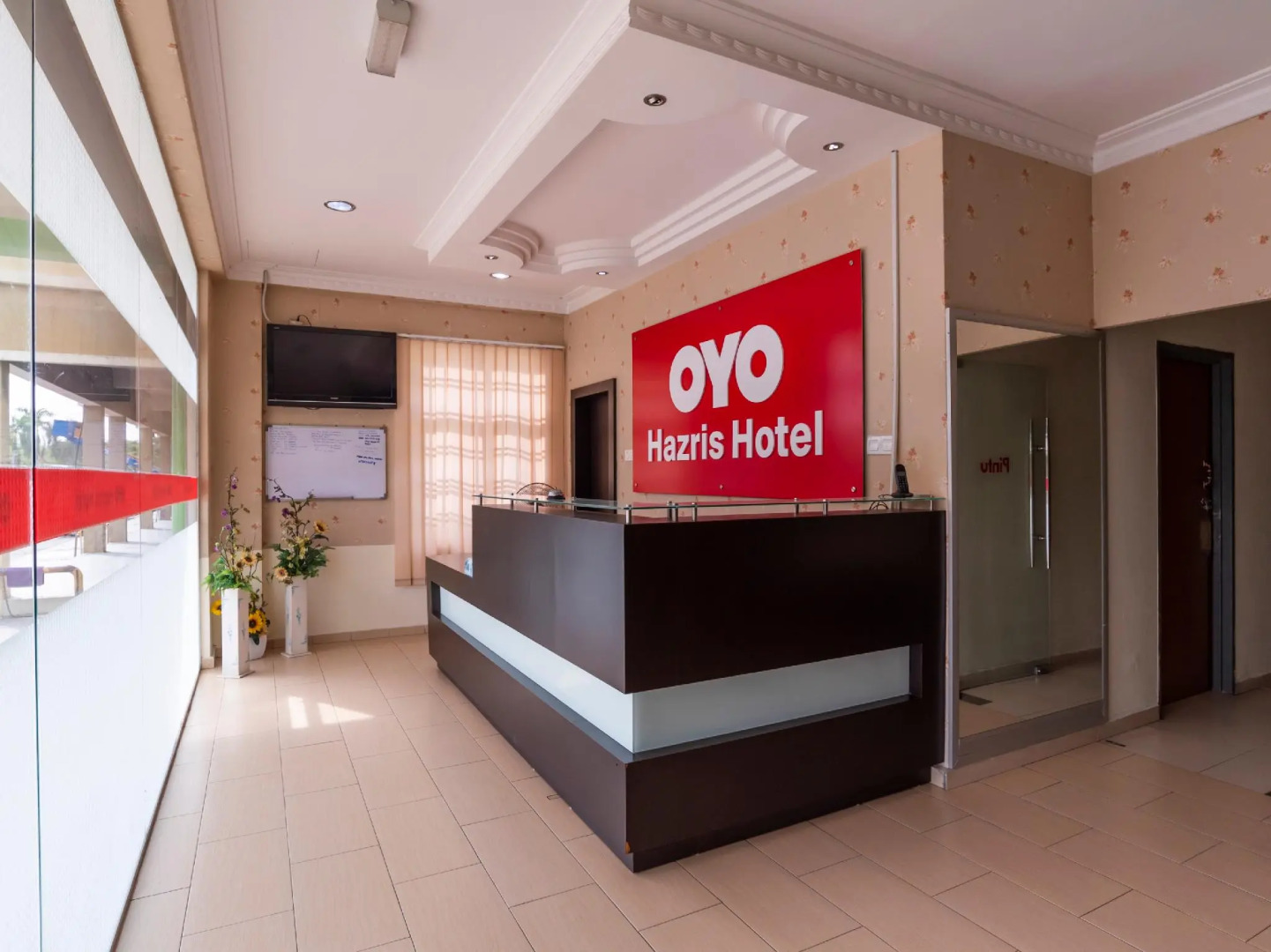OYO 89536 Hazris Hotel