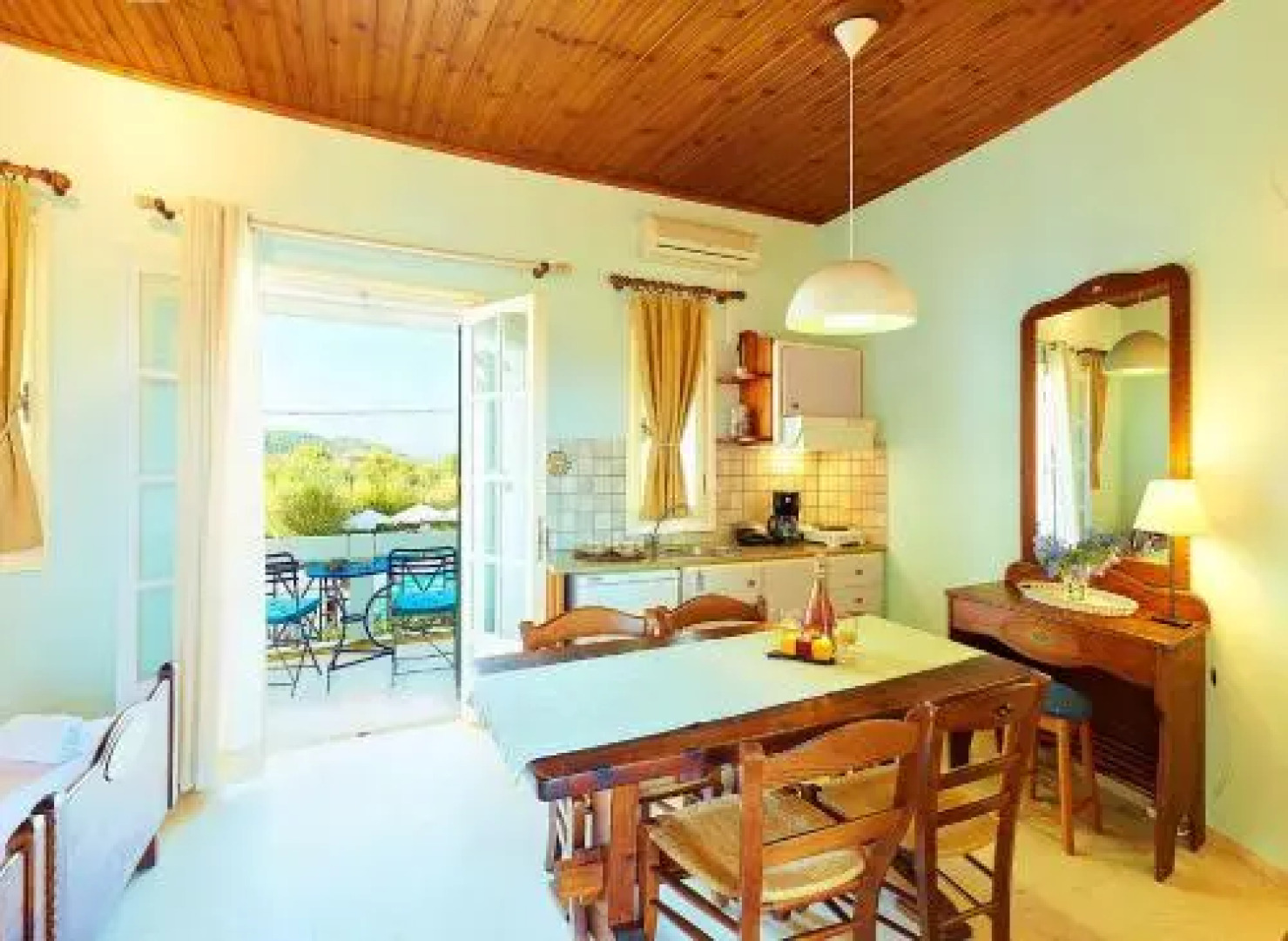 Alkyon Apartments & Villas Hotel