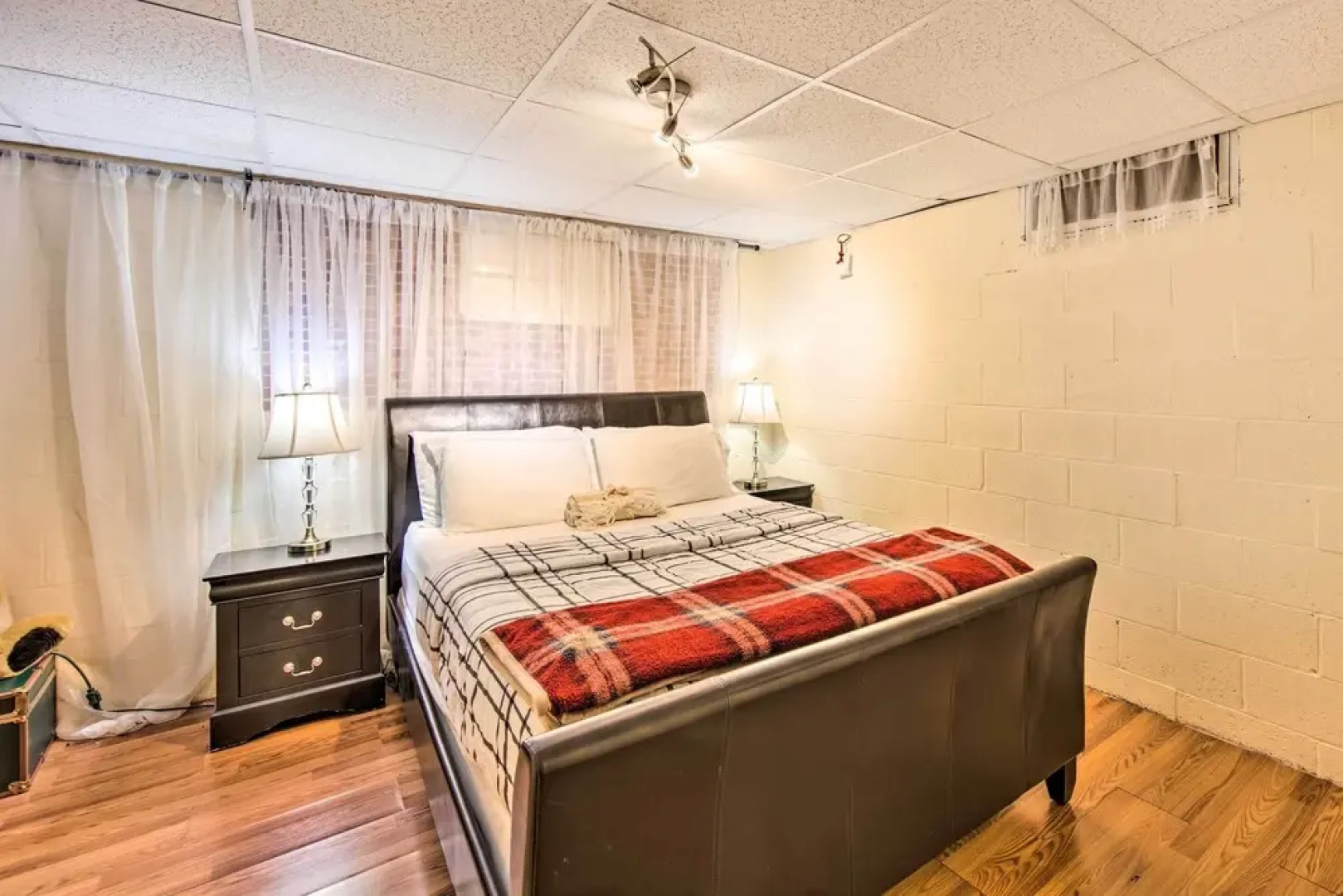 Spacious Palmyra Home w/ Fire Pit & Deck!