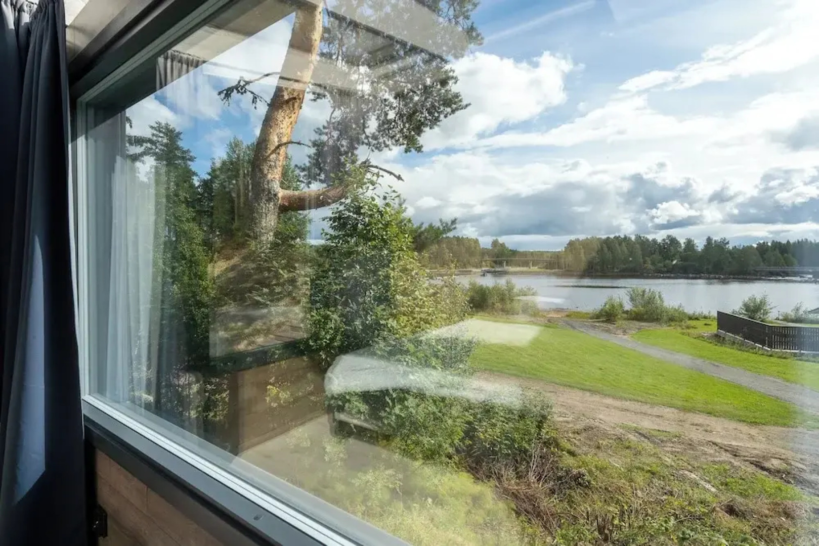 Private & Cozy Suite with lake views